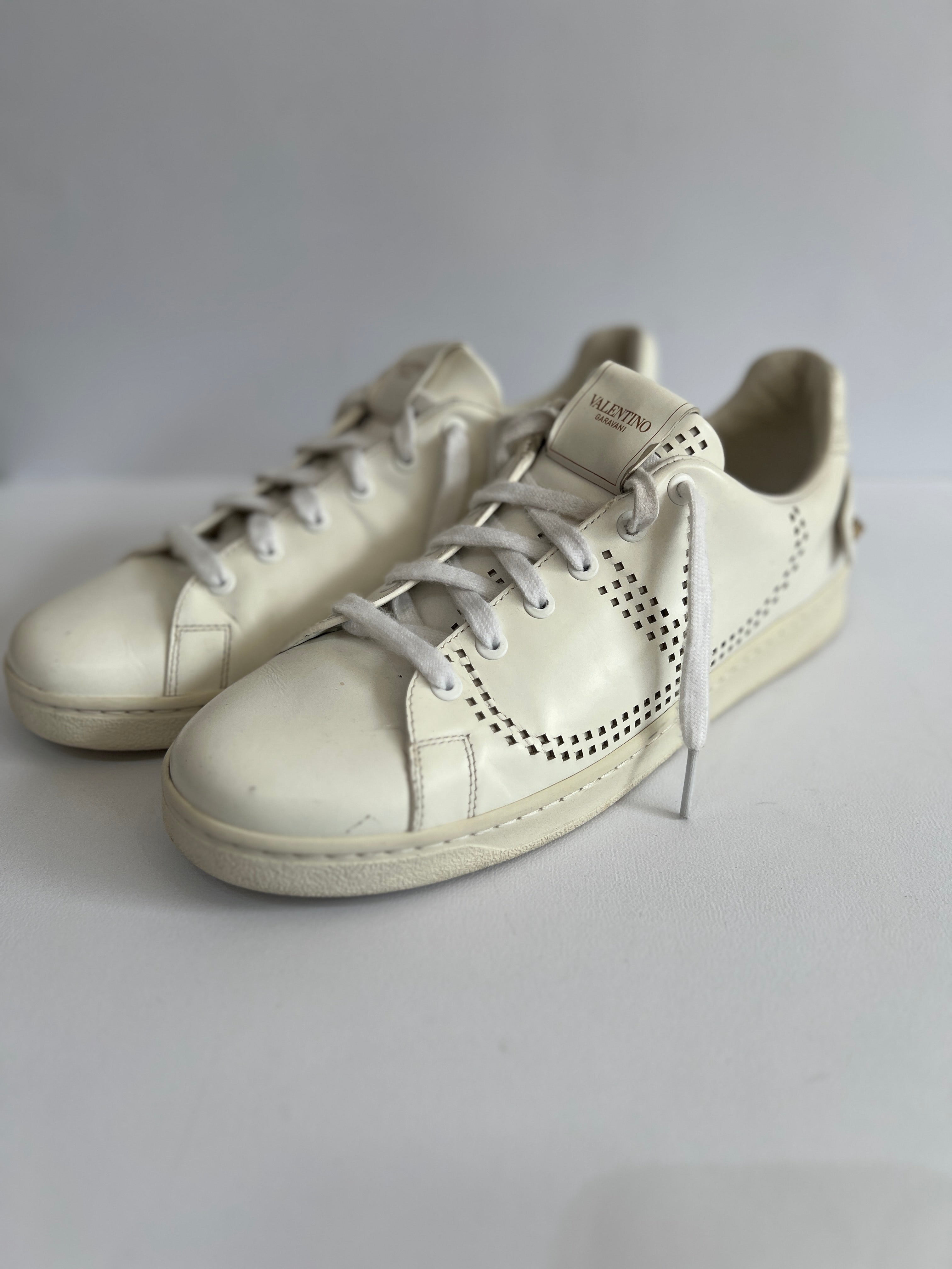 Backnet Rockstud Low Top Sneakers