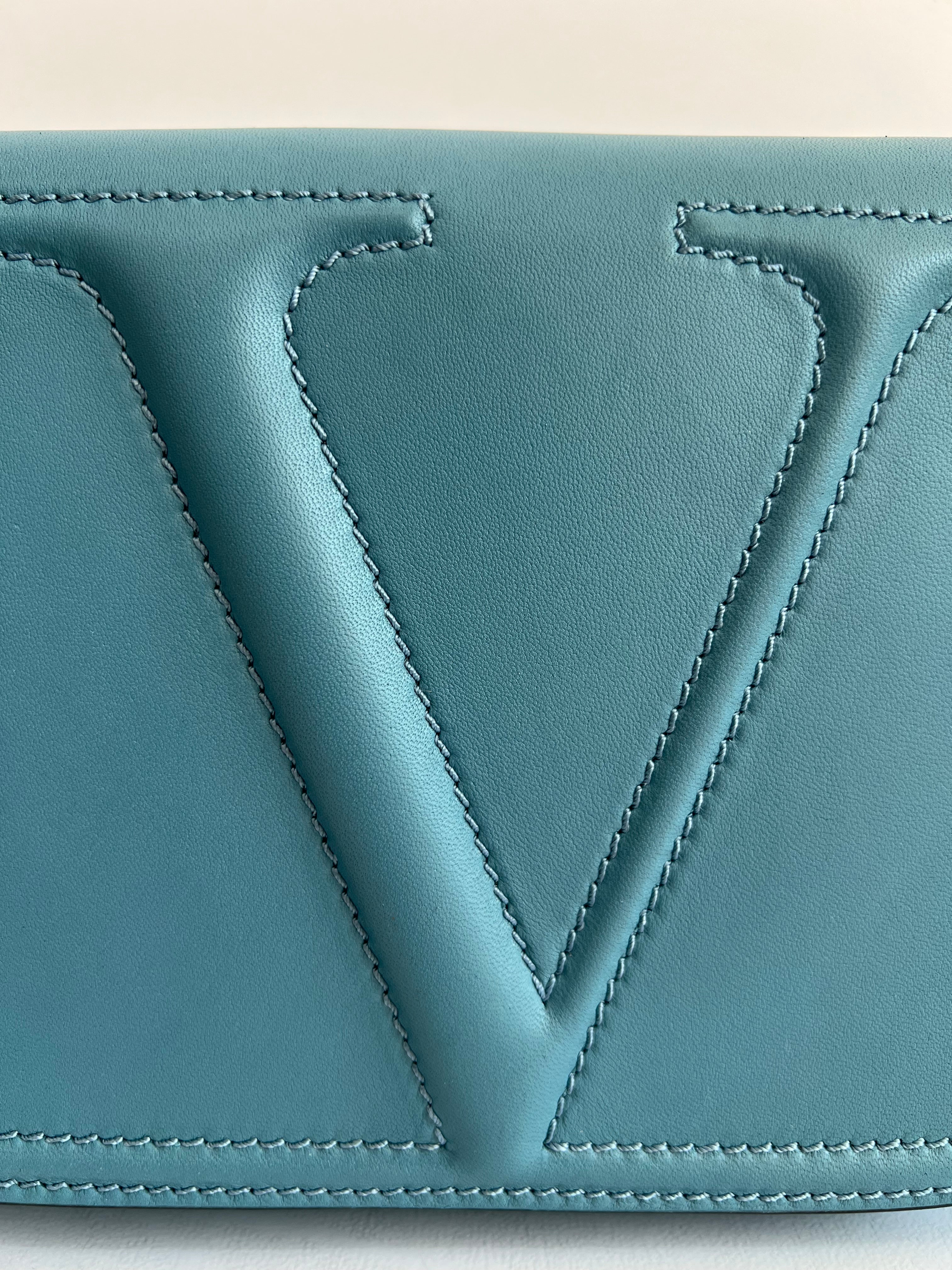 VLogo Signature Crossbody Bag