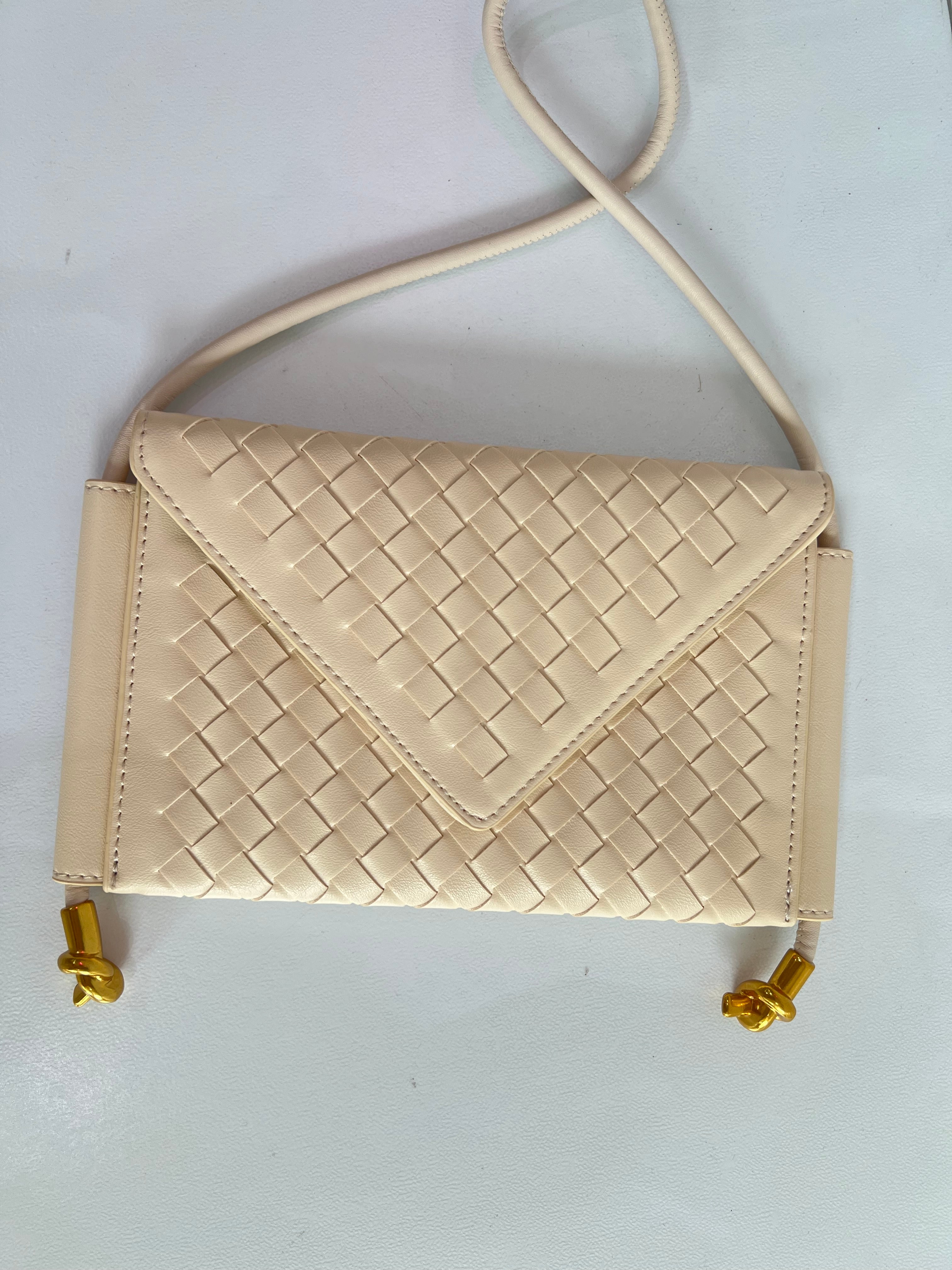 Envelop Creme Clutch