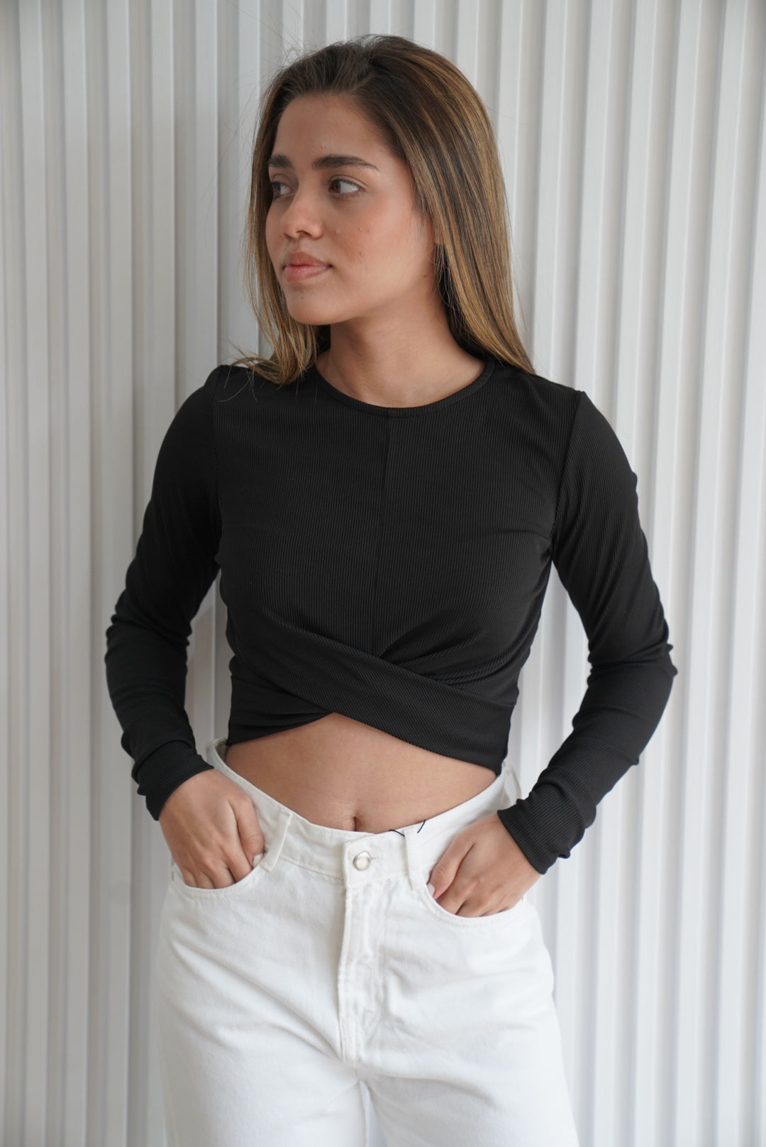 Long Sleeve Knot Crop Top