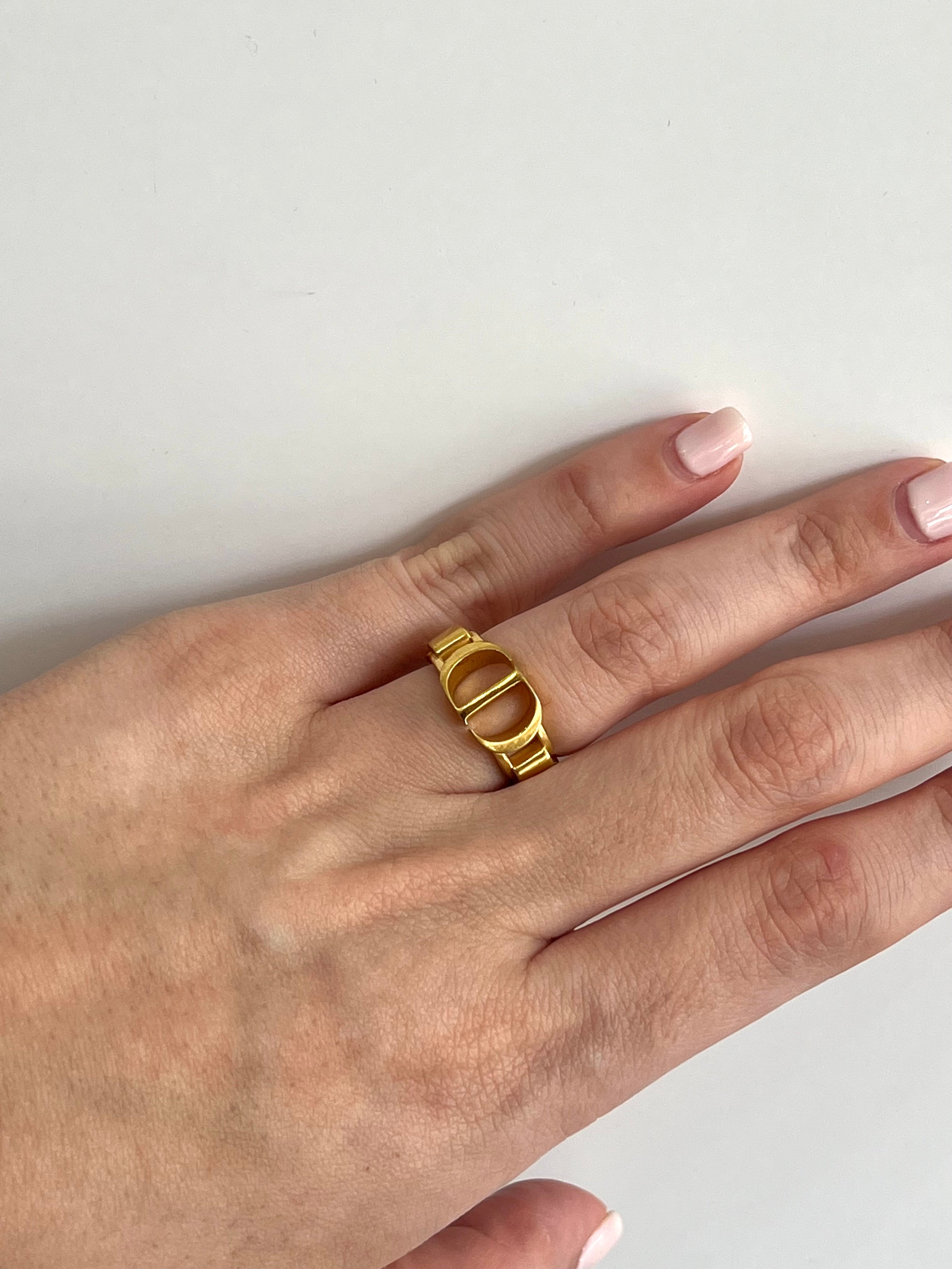 Montaigne Ring