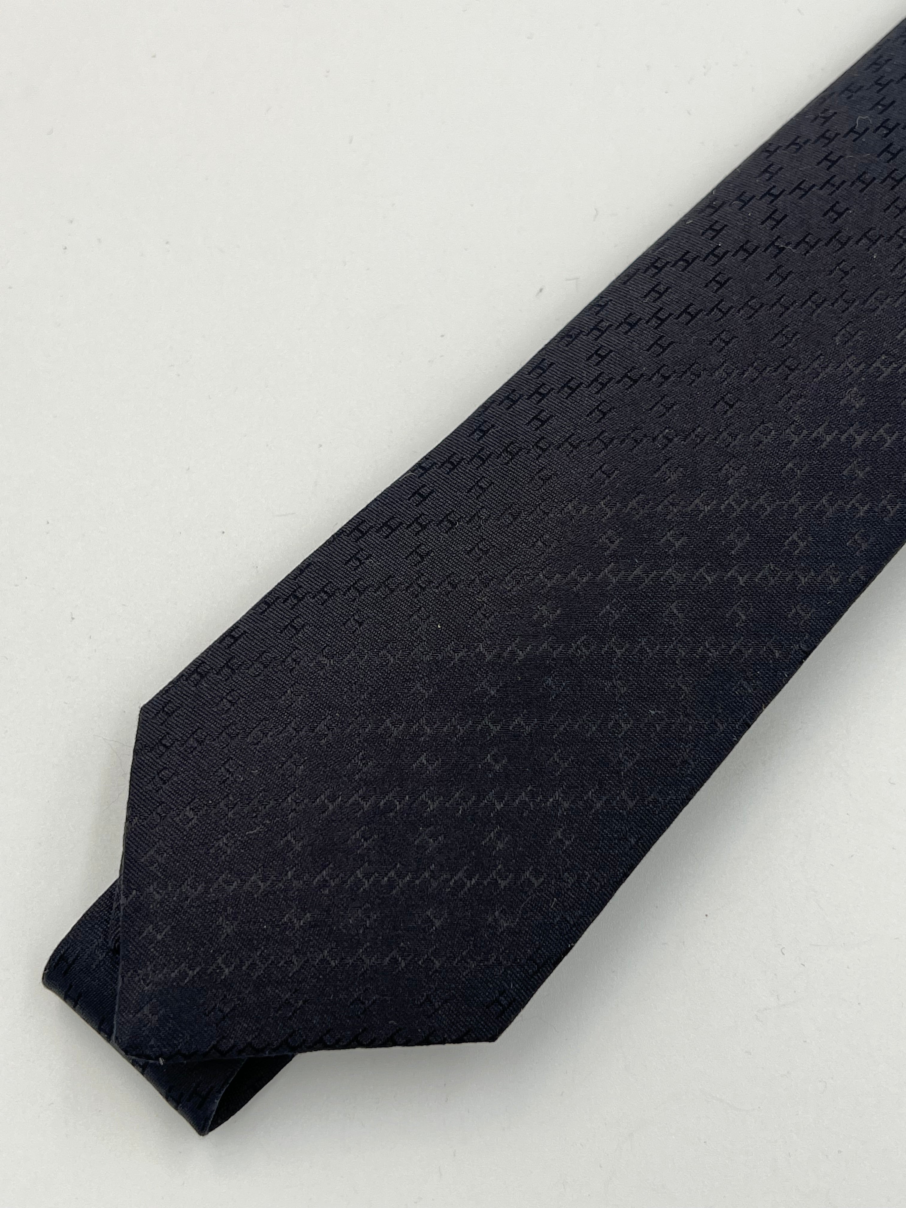 H Tie Noir