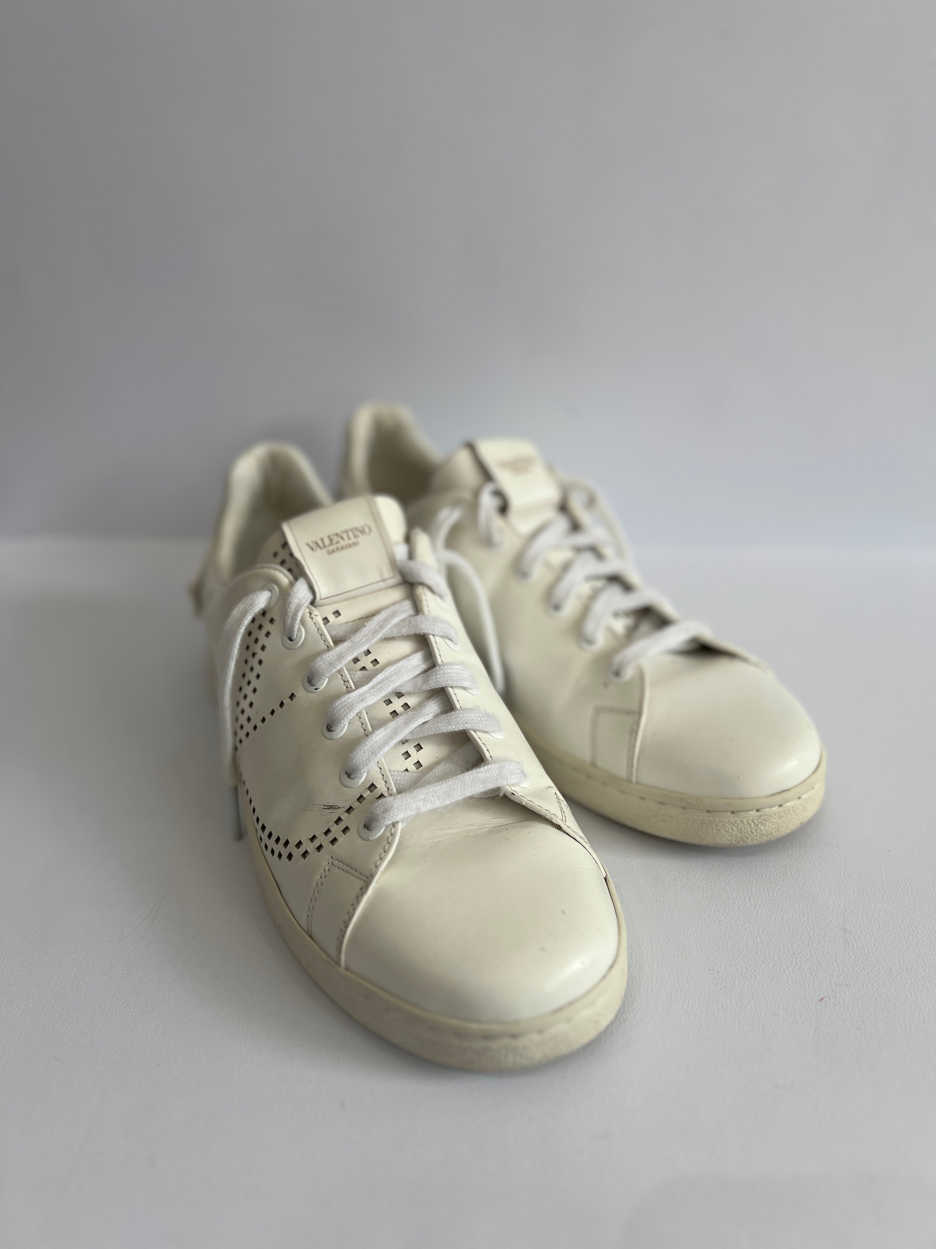 Backnet Rockstud Low Top Sneakers