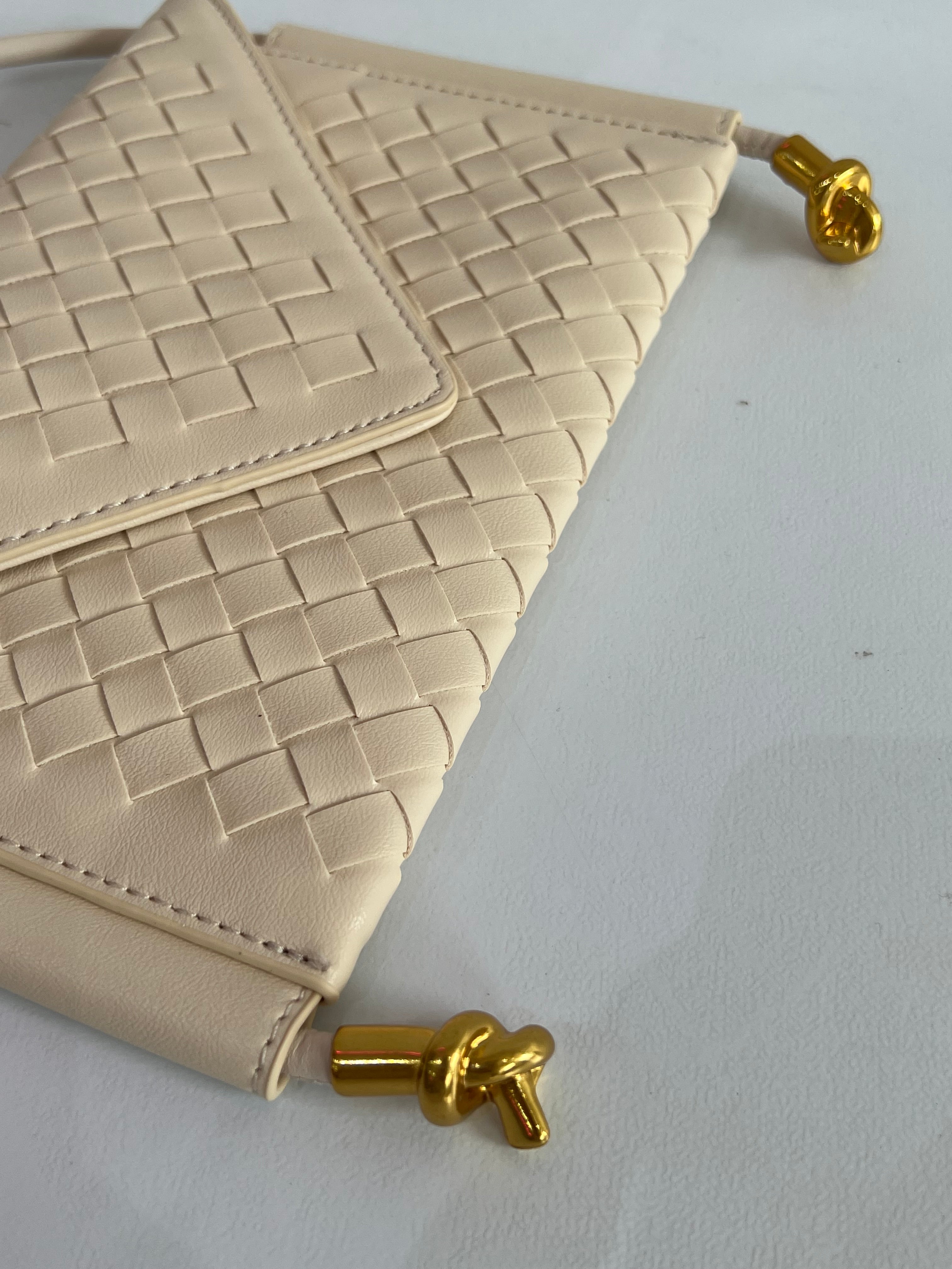 Envelop Creme Clutch