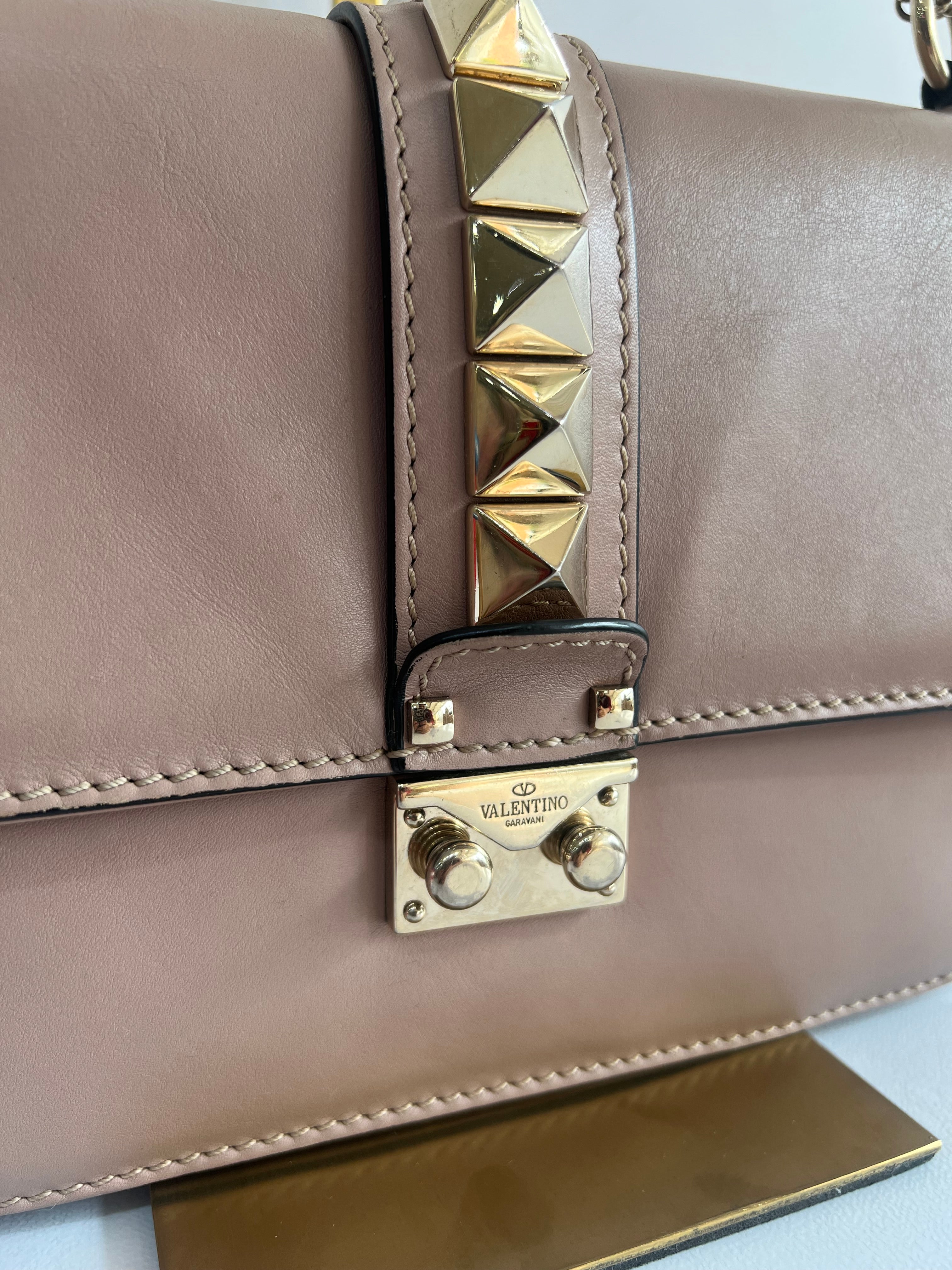 Glam Lock Rockstud Medium Shoulder Bag