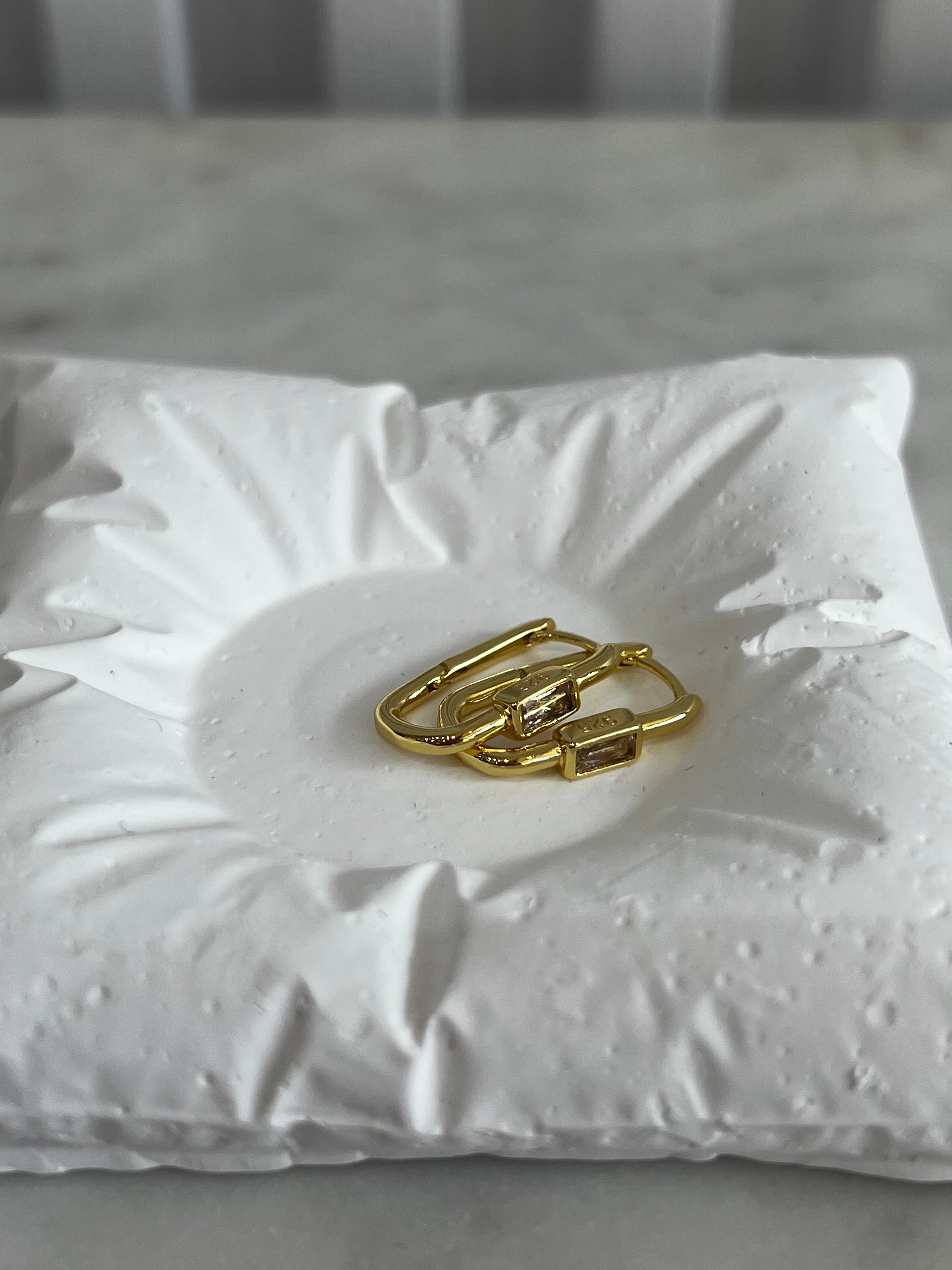 Gold Oval Huggies