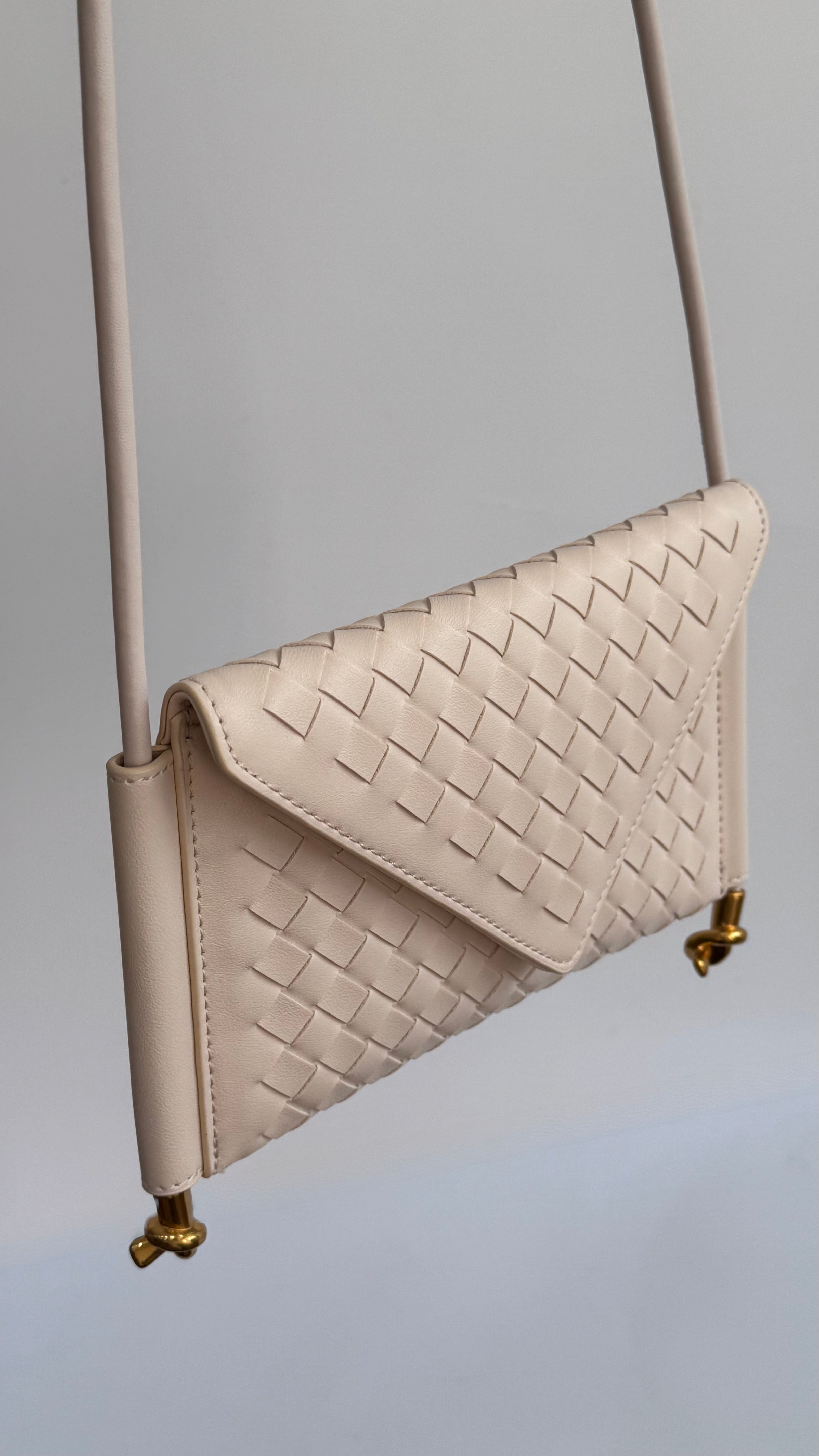 Envelope Creme Clutch