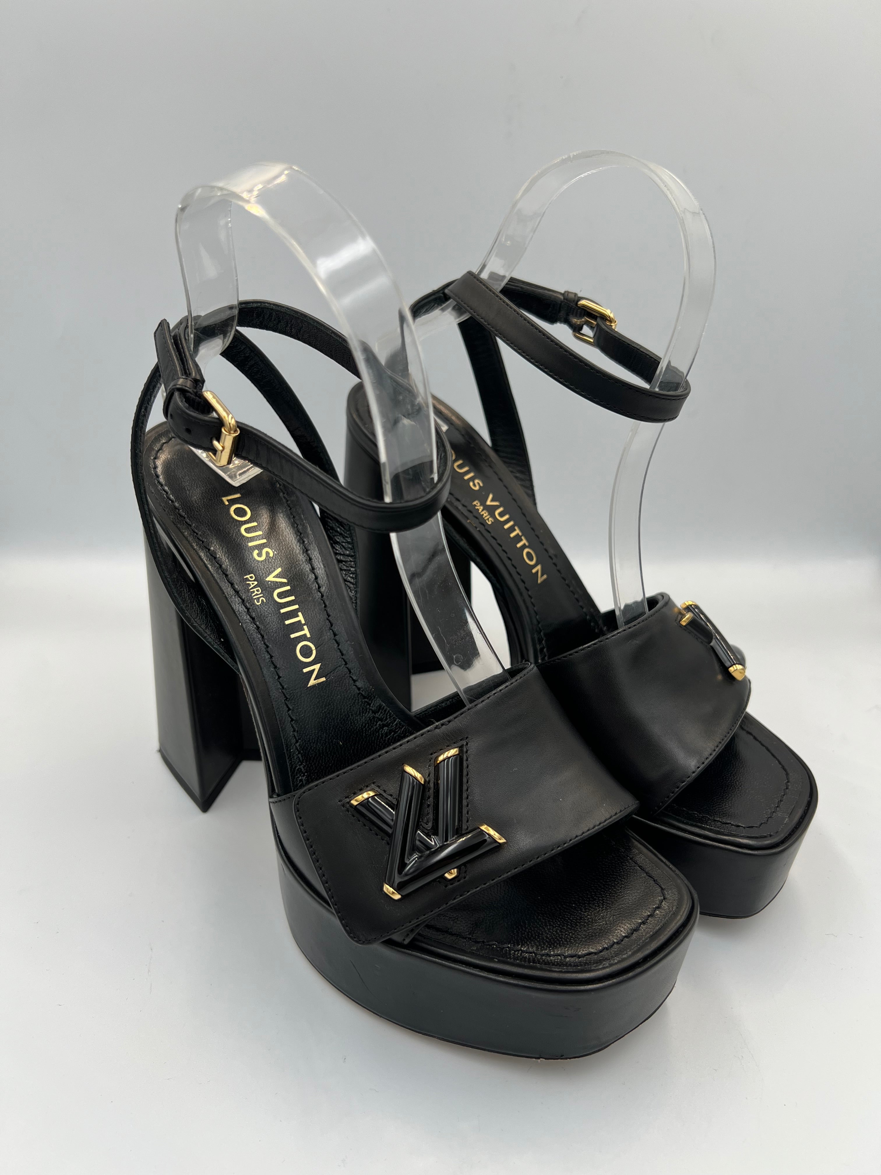 Shake Platform Sandals