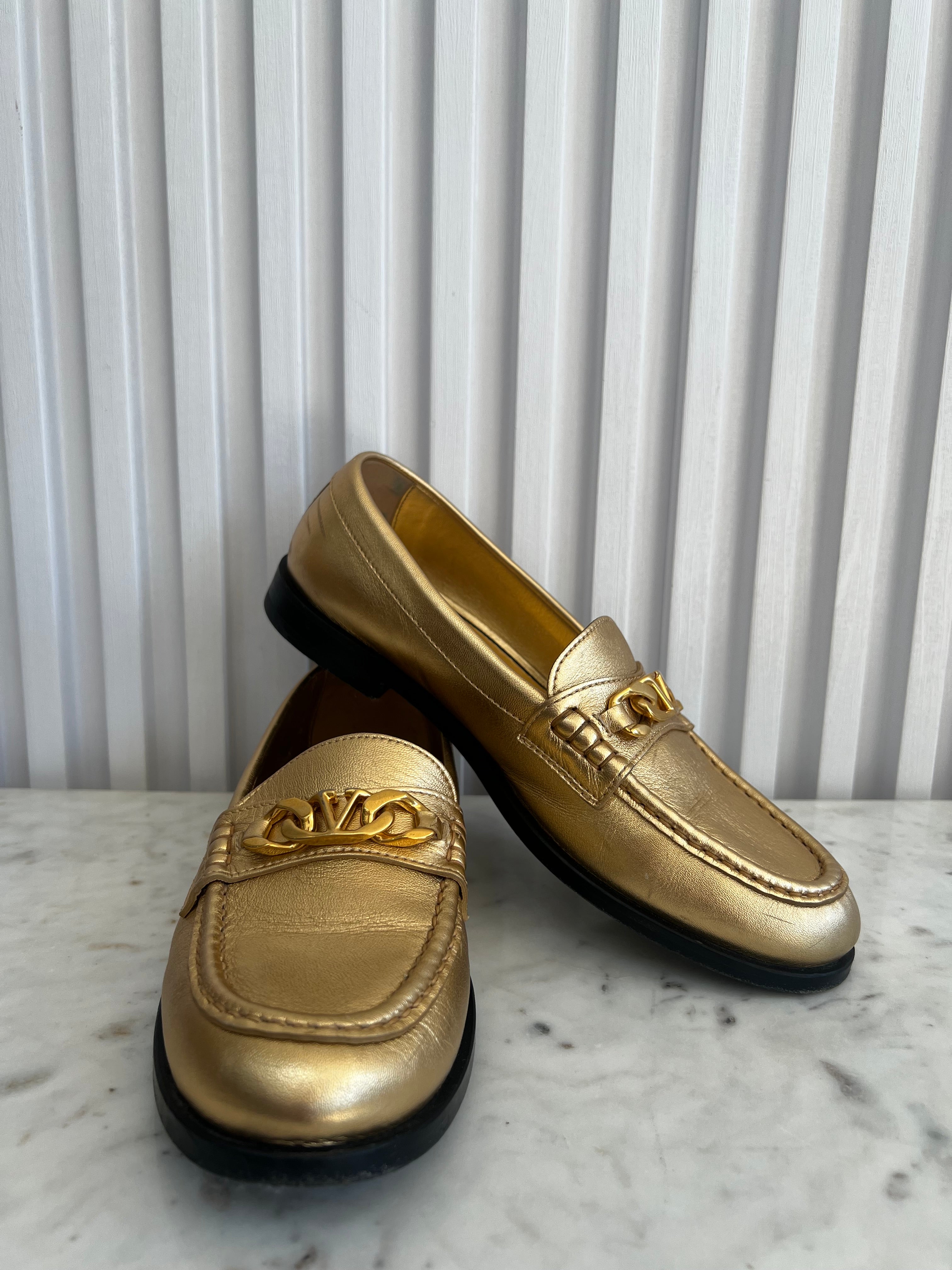 VLogo Chain Loafers in Metallic Nappa