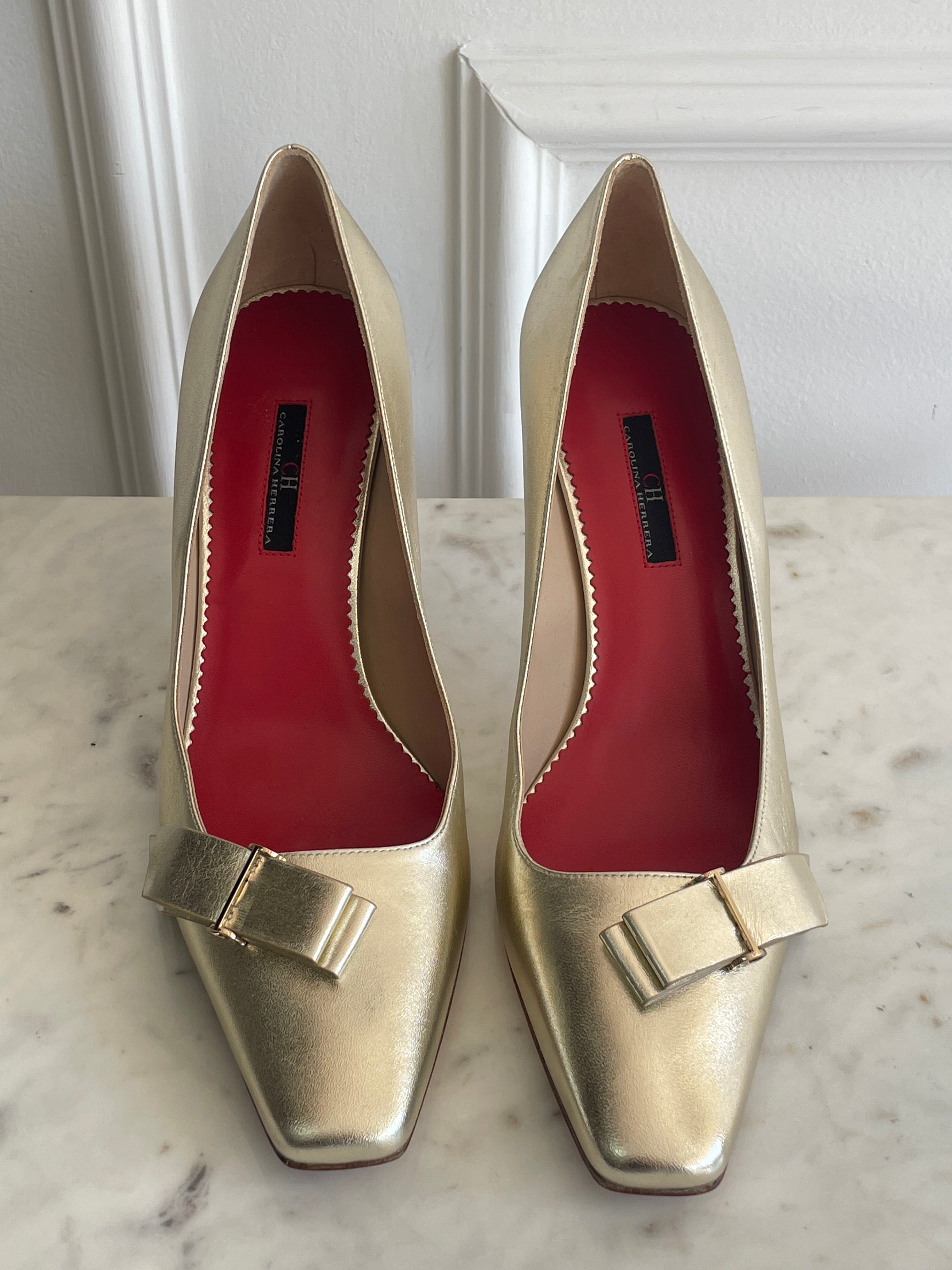 Metallic Bow Pumps