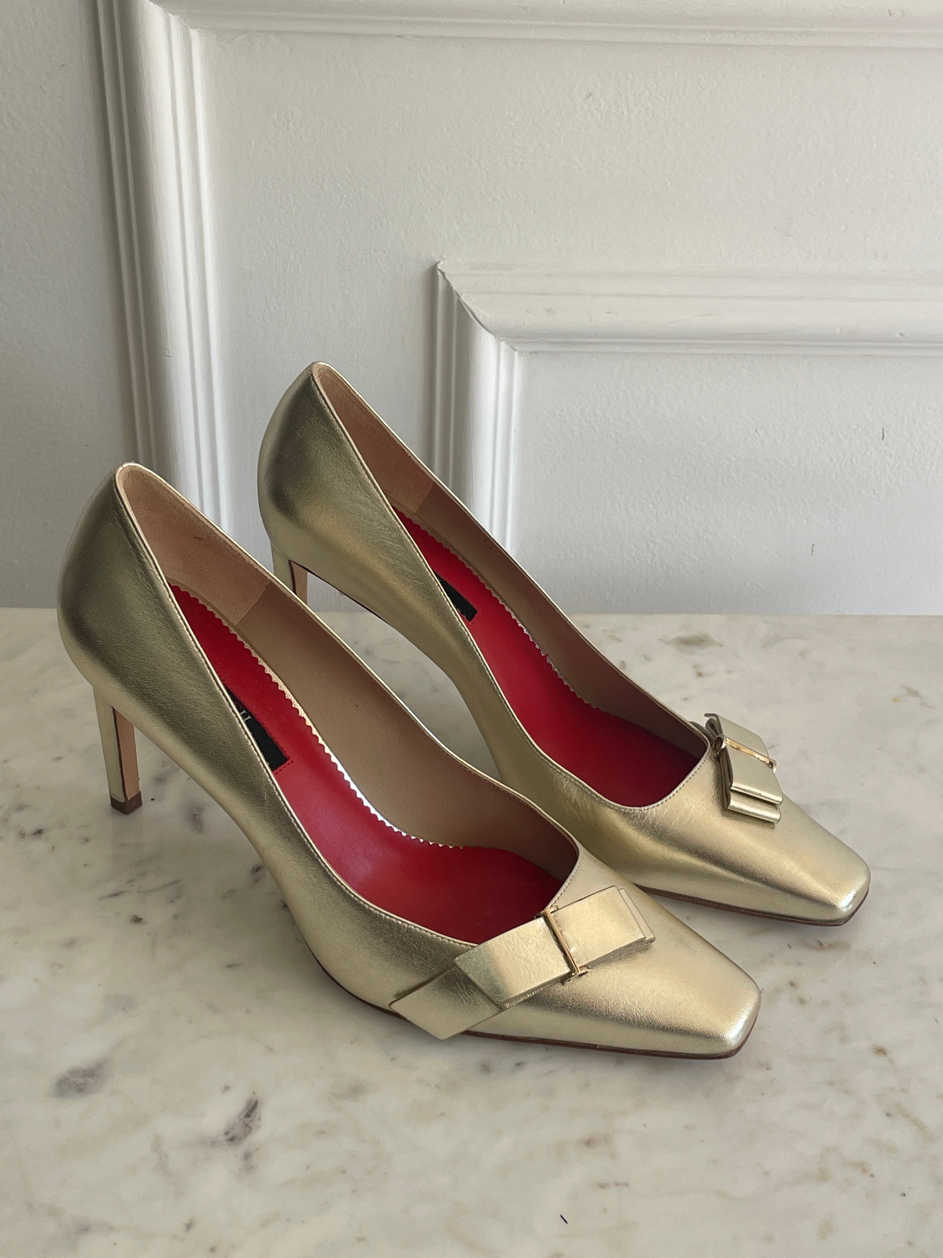 Metallic Bow Pumps